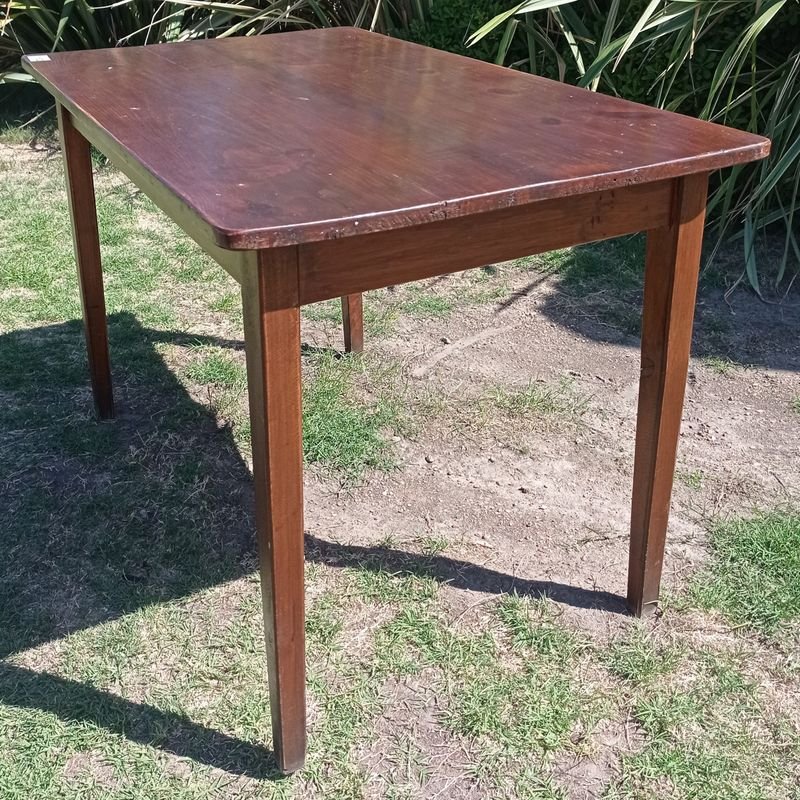 Mesa de madera antigua con superficie grande - imagen 3
