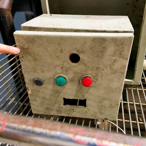 Dos tableros electricos chapa uno de ellos sin tapa - imagen 5