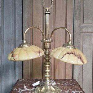 Lámpara de Bronce con Dos Luces y Pantallas - imagen 1