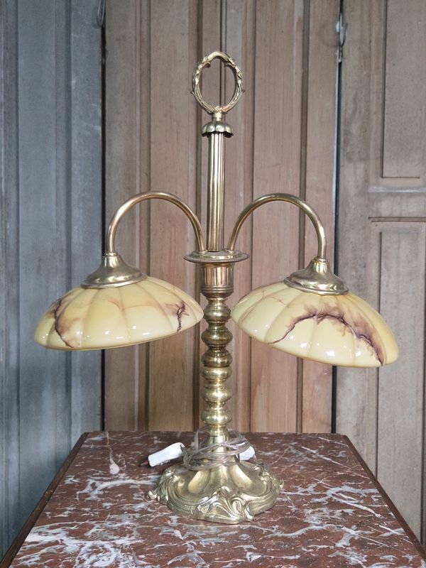 Lámpara de Bronce con Dos Luces y Pantallas