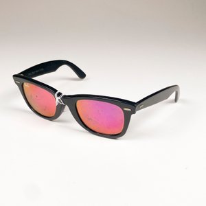 Lentes de Sol Estilo Wayfarer Negros con Lentes Rosados - imagen 2