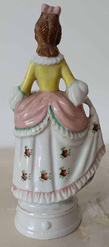 Estatuilla de cerámica japonesa con motivo clásico - imagen 2