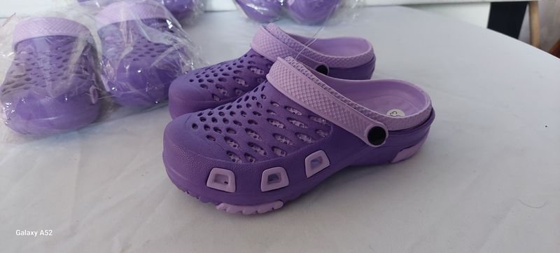 Zapatillas de Crocs en excelente condición - imagen 2