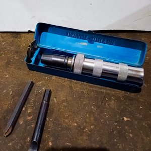 Lote siguiente: Destornillador de Impacto Manual con 5 Puntas