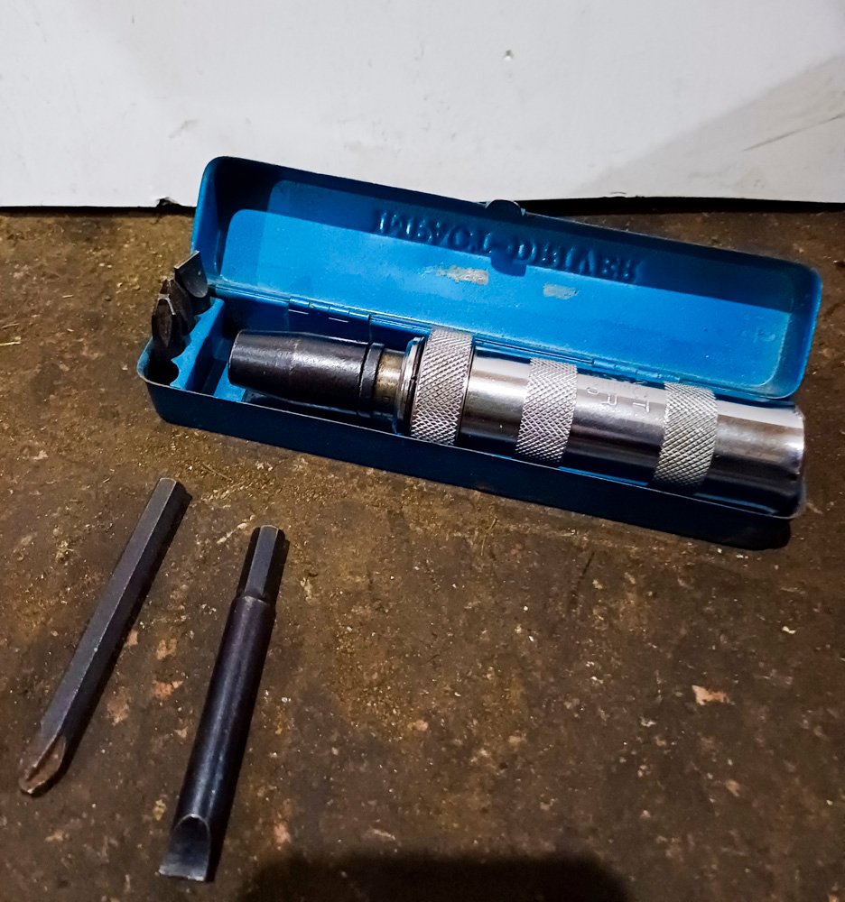 Destornillador de Impacto Manual con 5 Puntas