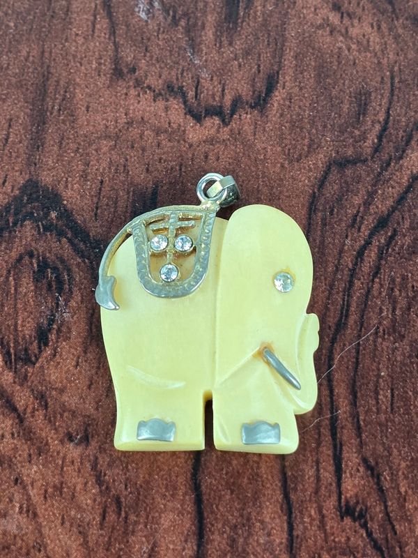 Colgante de Elefante en Hueso y Metal con Cristales