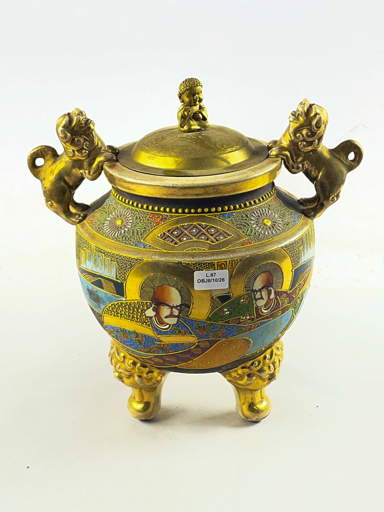 Potiche oriental en porcelana asas animales mitológicos tapa en bronce de 29 cm