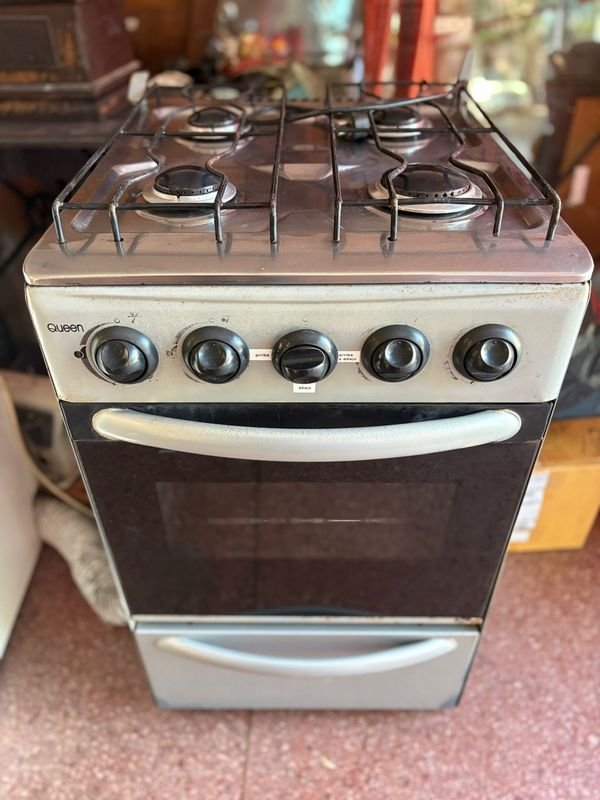 Cocina Queen combinada - Horno Electrico y 4 hornallas a gas - imagen 4