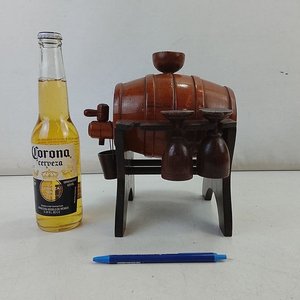 Juego de Barril de Madera Tallado con Copas - imagen 4