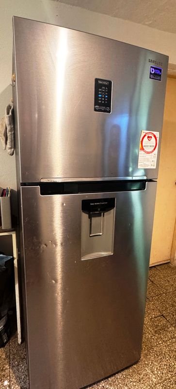 Lote anterior: Heladera Samsung Inverter Modelo RT-38K598CSL con detalles funcionando perfecto