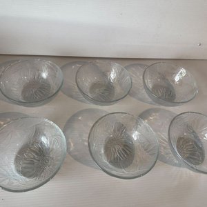 Bowl Grande y 6 Compoteras de Vidrio Transparente con Diseño Floral - imagen 4