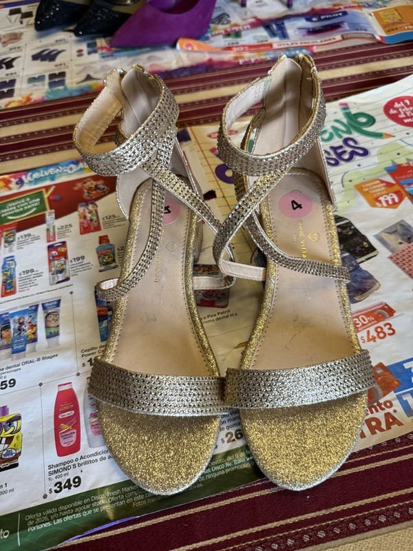 Sandalias D´Amne Vittadini Doradas con Brillo Talle 34/35