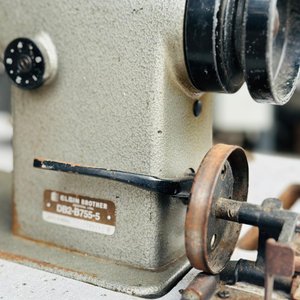 Máquina de Coser Industrial Brother para Botones - imagen 5