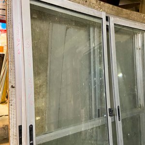 Dos Hojas de Puerta Ventanal de Aluminio y Vidrio Usadas - imagen 3