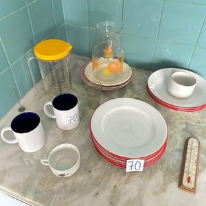 Lote anterior: Lote de Vajilla: Platos Playos y Hondos, Tazas y Jarra de Vidrio