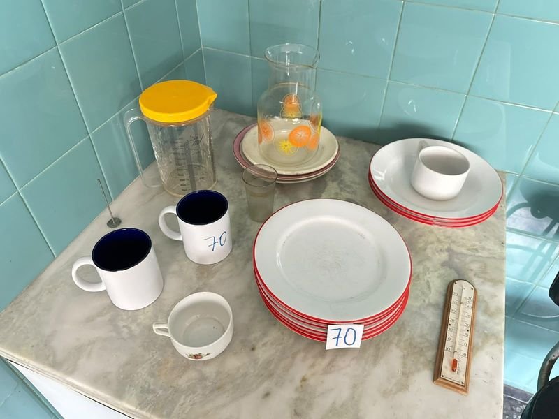 Lote de Vajilla: Platos Playos y Hondos, Tazas y Jarra de Vidrio