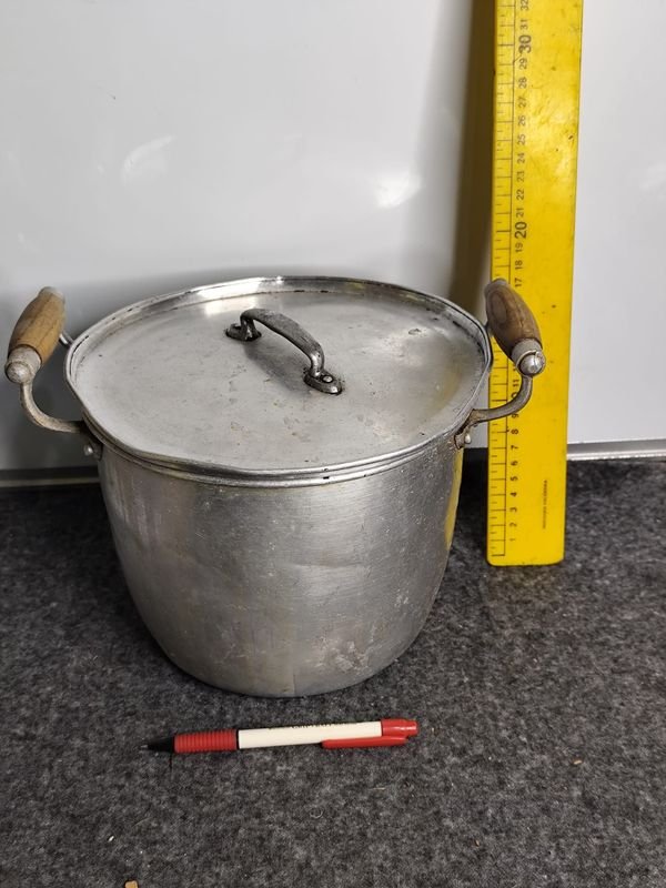 Olla Mediana de Aluminio con Tapa