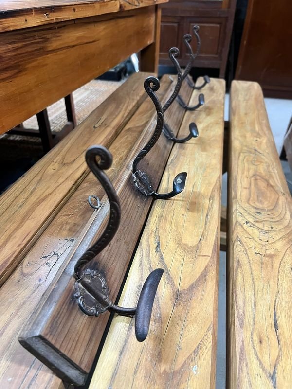 Perchero Antiguo de Madera con Cuatro Ganchos Dobles de Metal