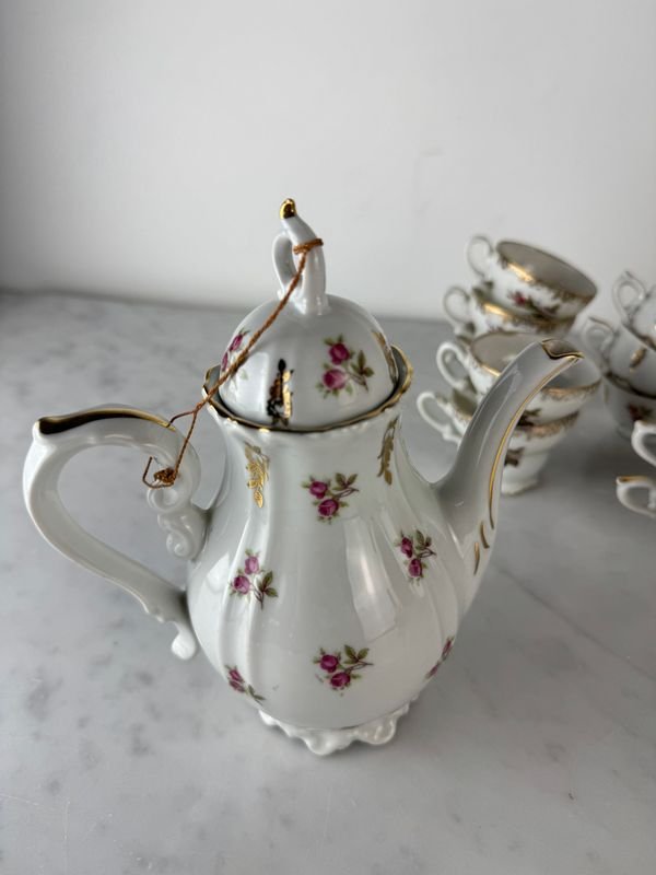 Lote de porcelanas alemanas y japonesas con detalles florales - imagen 10
