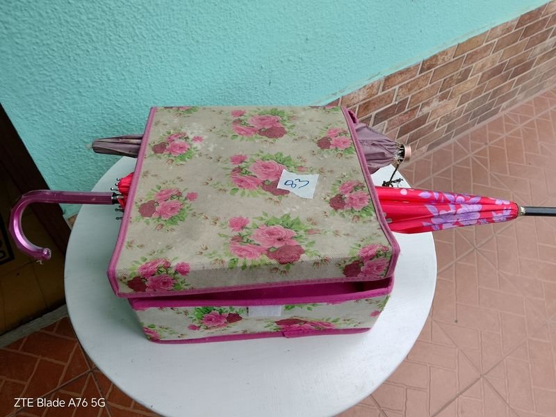 Lote siguiente: Paraguas Coloridos y Decorativos