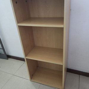 Estantería Moderna de Madera Clara con Tres Niveles - imagen 3
