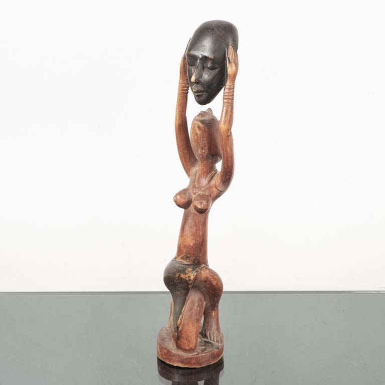 Lote siguiente: Escultura de madera abstracta - Medidas: 8x35cm