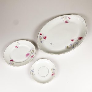 Lote anterior: Tres Piezas de Porcelana Alemana KPM: Bandeja Oval y Dos Platillos