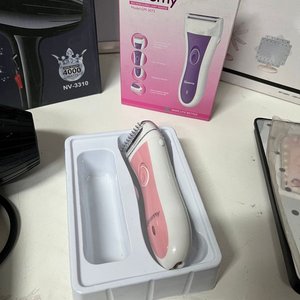 Lote de 5 Artículos de Cuidado Personal: Secador, Depiladoras y Espejo con Luz - imagen 3
