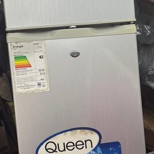 Refrigerador/heladera compacto de dos puertas de la marca Queen - imagen 3
