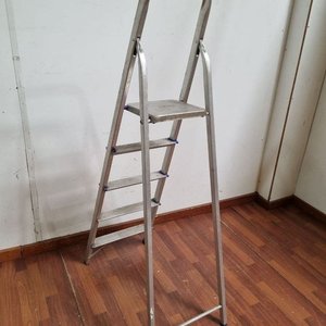 Escalera Plegable con Plataforma SBA - Aluminio Plateado 110 cm - imagen 3
