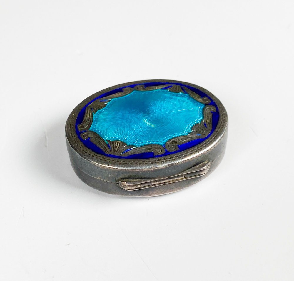 Pastillero de plata y esmalte con detalles en oro - imagen 2