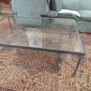 ¡Descubre la belleza en esta subasta de muebles antiguos y modernos!