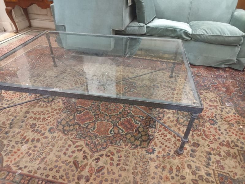 ¡Descubre la belleza en esta subasta de muebles antiguos y modernos!