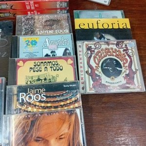 Lote Variado de CDs, Películas en VHS y Estuches - imagen 3
