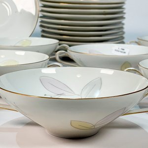 Juego de 12 Tazas de Consomé de Porcelana Bavaria con Platillos - imagen 2