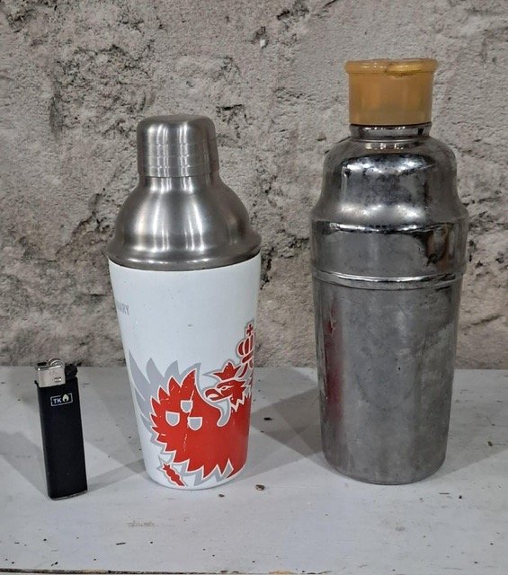 Lote siguiente: Cocteleras para mezclar bebidas