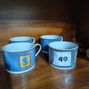 Lote anterior: Juego de 4 Tazas para Café con Diseño Floral Azul