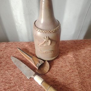 Cuchillo Artesanal con Botella Decorativa "Sombrero" - imagen 4