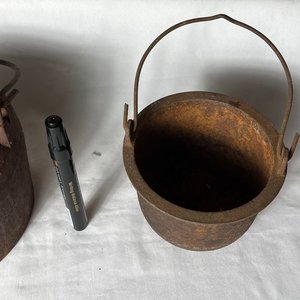 Antiguo Colero de Hierro con Asa - imagen 7