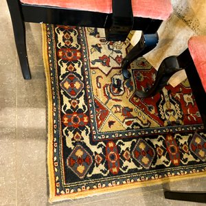 Juego de Comedor con Mesa de Vidrio y Sillas Tapizadas - imagen 4
