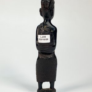 Talla en Madera Dama Africana con Bolso y Dorso Desnudo - 20 cm - imagen 3