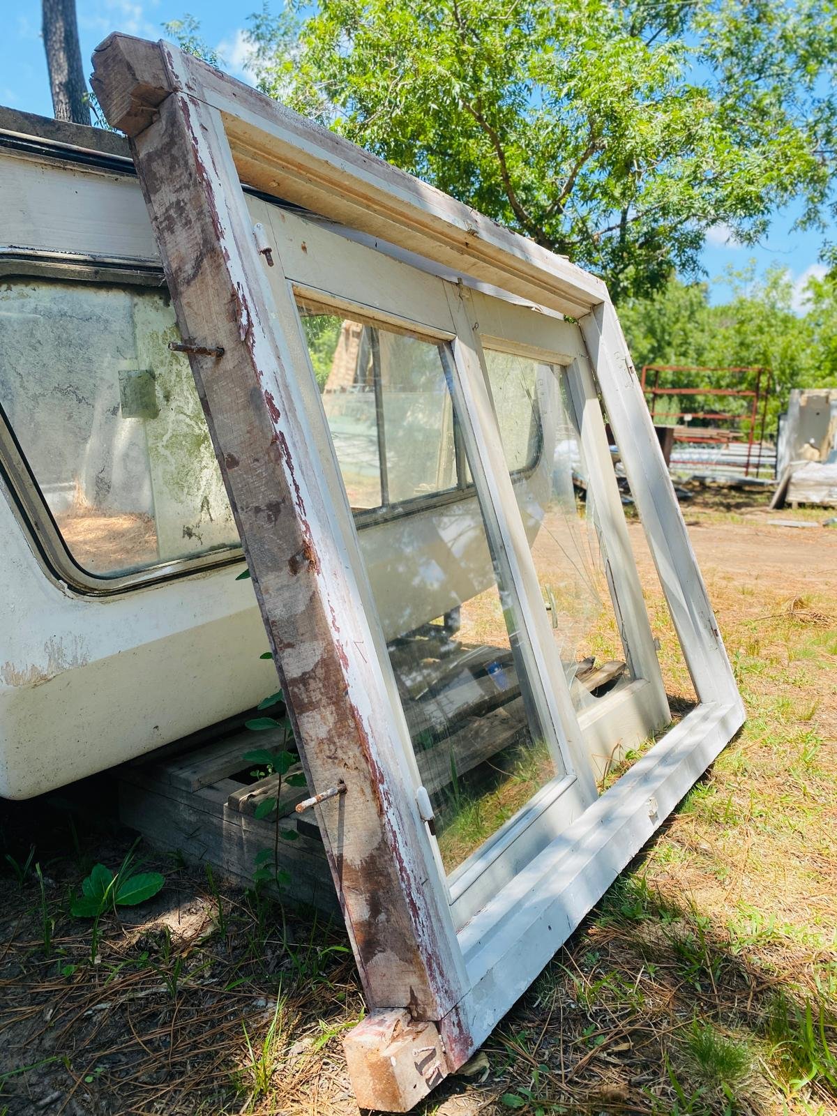 Ventana de madera rota para reparación - imagen 2