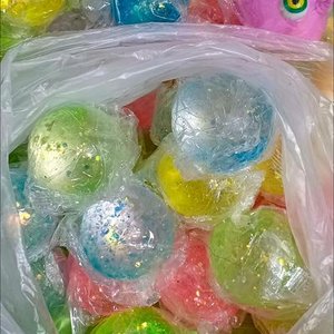 Pack de 40 Pelotas Squishy y 2 Frascos de Slime Brillante - imagen 2