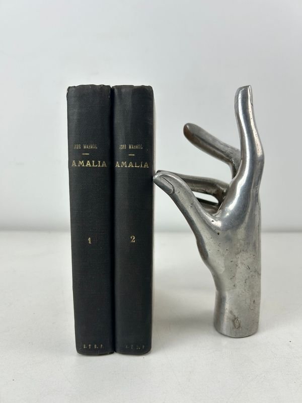 Lote siguiente: Dos tomos de la novela histórica americana 'Amalia' de José Mármol, edición Maucci (c. 1900)