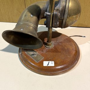 Lote anterior: Lámpara Portátil Antigua con Bocina Bosch de Madera y Bronce
