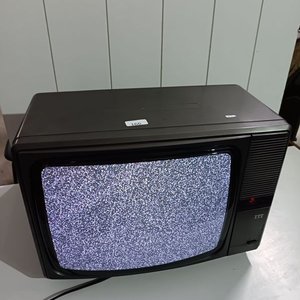 Televisor Antiguo ITT de 16 Pulgadas - imagen 5
