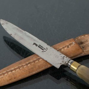 Cuchillo de Caza Milos con Mango de Guampa y Funda de Cuero - imagen 2