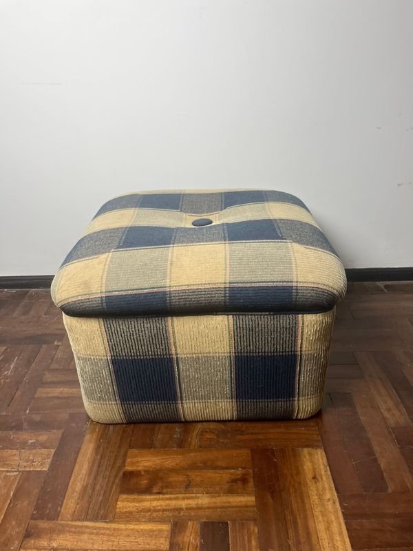 Lote siguiente: Puff de Moda con Patrones y Botones