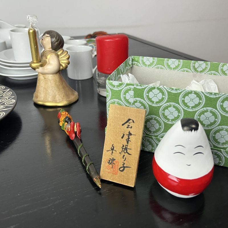 Colección de objetos decorativos y útiles - imagen 2