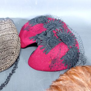Lote de 5 Accesorios Vintage: 3 Sombreros de Dama y 2 Carteras de Fiesta - imagen 5